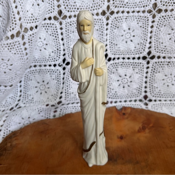 Beautiful Vintage Joseph‎ and Mary porcelain statues - gold touches - Picture 2 of 12